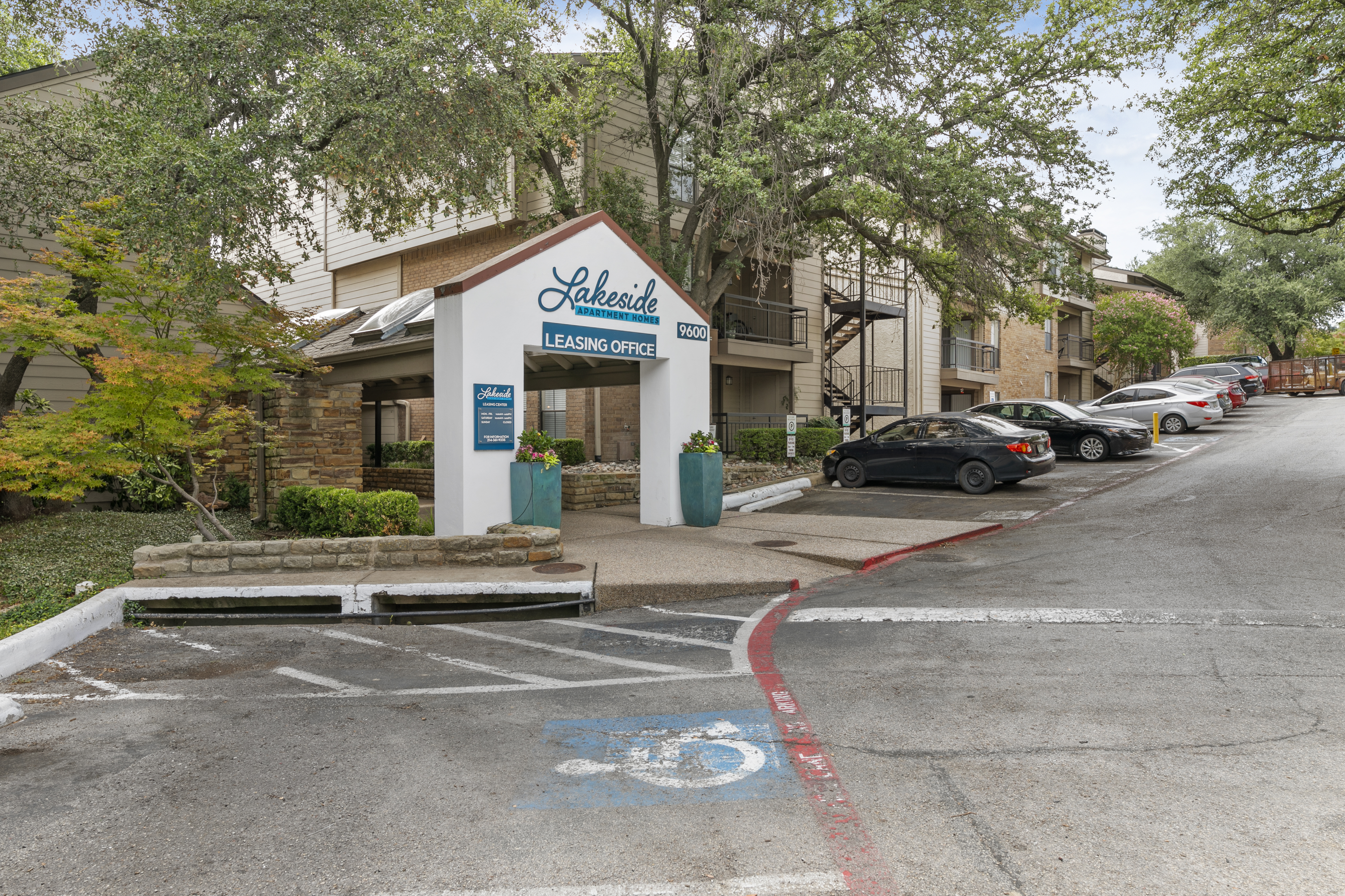 Lakeside Apartments exterior near NorthPark Center