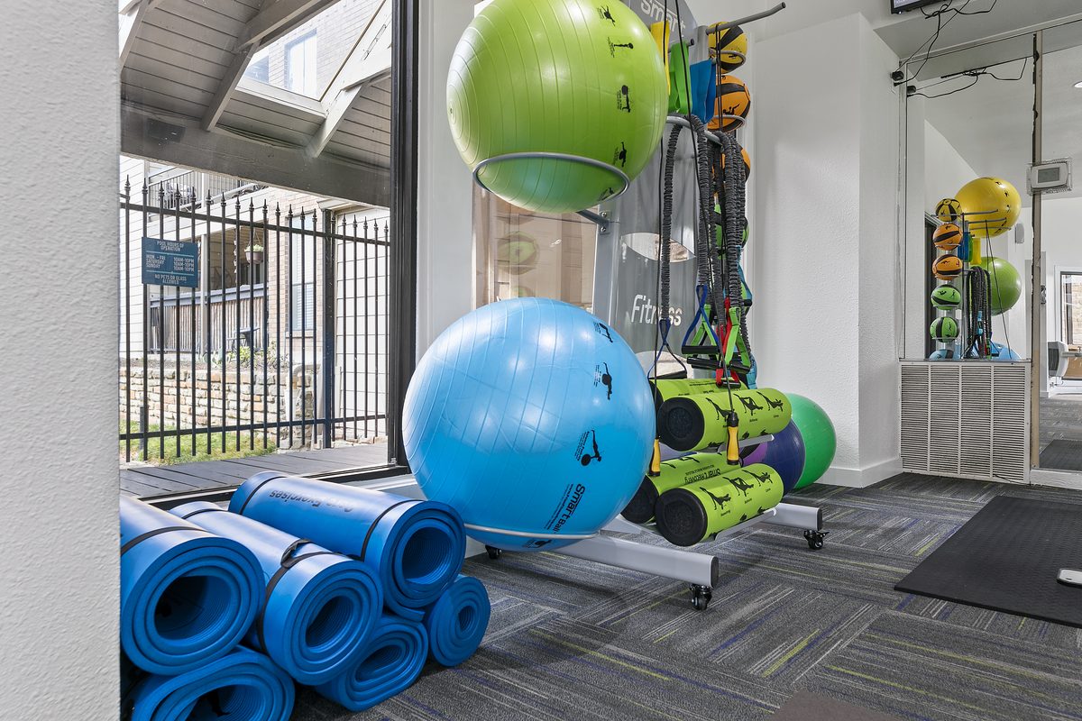 Free Weights & Strength Training at Lakeside Apartments